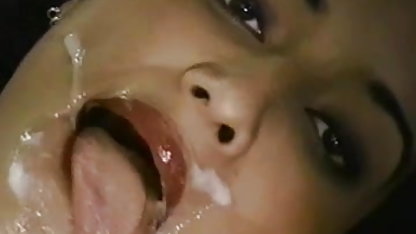 கவர்ச்சியான அனுஷ்கா செக்ஸ் படம் லத்தீன் டீன் போஸ் தனியா