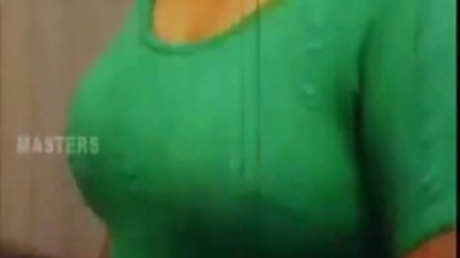 பைத்தியம் காட்டு இனங்களுக்கிடையேயான டி.பி. நீல படம் சன்னி லியோன்