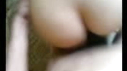 குழந்தைகள் - மாற்றாந்தாய் கார் மூலம் வேலை செய்கிறார் மற்றும் இந்தி மை முழு கவர்ச்சி காகரலைப் பகிர்ந்து கொள்கிறார்