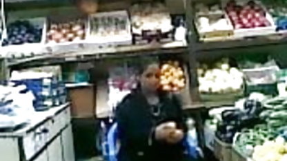 பாட்-பெல்லிட் தொண்ணூறு மற்றொரு பாதிக்கப்பட்டவரை காட்டில் லெஸ்பியன் செக்ஸ் படம் அழைத்துச் சென்றது