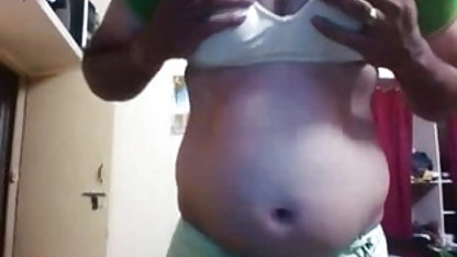 18 பெரிய பெண்கள் ஆபாச வயது ஜோடி. அவன் அவள் புண்டையில் படர்ந்தான்