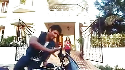 உடலுறவுக்குப் பிறகு வயது வந்தோர் செக்ஸ் படம் ஆர்வத்துடன் உறிஞ்சப்பட்டது