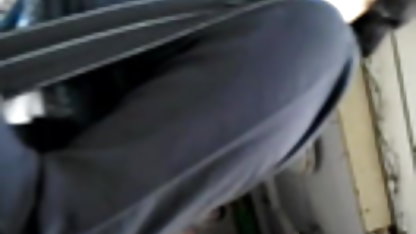 சூடான மனைவி கழுதை நிறுத்த விரும்புகிறது, பழங்கால ஆபாச ஆனால் கணவரின் சேவலை எதிர்க்க முடியாது