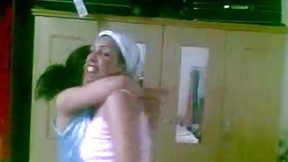 ஒரு டிண்டருக்கு கவர்ச்சி மாமியின் படம் இந்தி இந்த நிம்போவுடன் தூங்கினார்