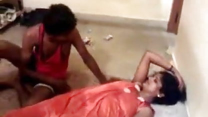 வீட்டில் அமெச்சூர் குத, தோல் உள்ளாடைகளை செக்ஸ் படம் படம் கழற்றினார்