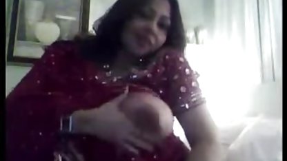 ஒரு இளம் அம்மாவை மகன் கவர்ச்சி படம் சியர்லீடரின் ஆர்மெச்சரை ஓட்டினார்