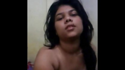 தங்குமிடம் குளியலறையில் வகுப்பு தோழன் ரோஜா நீல படம்