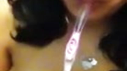 சமையலறையில் செக்ஸ். கதாநாயகி கி செக்ஸ் வீடியோ புண்டையில் இருந்து விந்து தரையில் சொட்டுகிறது