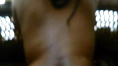 ஒரு ஸ்போர்ட்ஸ் காரின் பேட்டை மீது பள்ளி பெண் நீல படம் செக்ஸ்