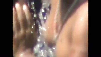 நான் பள்ளி பெண், கவர்ச்சி படம் சப்பியுடன் கால்களை இழுத்தேன், அவள் உள்ளாடைகள் இல்லாமல் இருந்தாள்