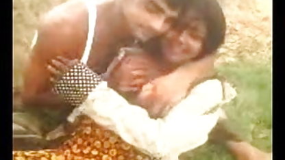 கவர்ச்சியான அழகு ஒரு கொம்பு சவாரிக்கு உங்களைத் தூண்டுகிறது கவர்ச்சி வீடியோ படம் படம்