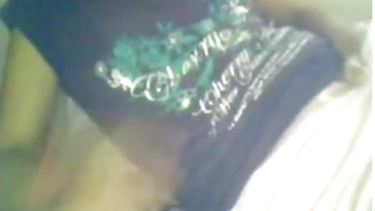 ரெட்ஹெட் அழகு நீல படம் இந்தி கவர்ச்சி அவள் வாயைப் பயன்படுத்துகிறது.