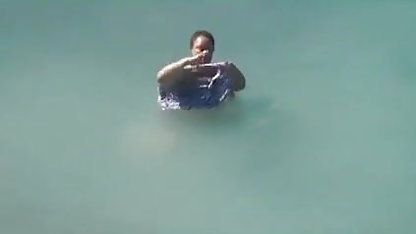 இளம் இளைஞன் பிரான்செஸ்கா ஆபாச வீடியோ படம் டிகாப்ரியோ டிபி ஒரு பூல் மேஜையில் முட்டைகளை சாப்பிடுகிறார்