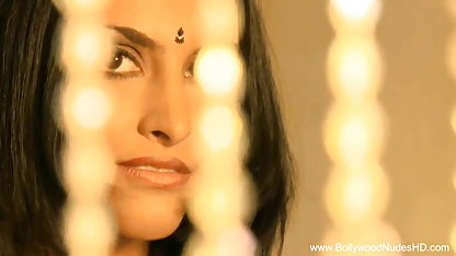 படுக்கையில் சூடான லீனா டார்சன் கோஸ் டு செக்ஸ்