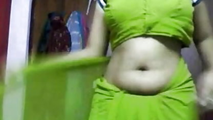 டீன் கவர்ச்சி செக்ஸ் படம் தனது முதல் தேர்ந்தெடுக்கப்பட்ட அசுரனைப் பெறுகிறார்