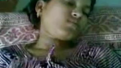 அவளுடைய நண்பர் தேதியை ரத்து செய்தார்.அவள் ரோஜா, கவர்ச்சி வீடியோ வீட்டில் சமாளிக்க வேண்டியிருந்தது.