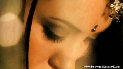 அழகி குழந்தை ஒரு தேதிக்கு பிறகு ஒரு பங்களா, கவர்ச்சி படம் காரில் இனிப்பு உறிஞ்சும்