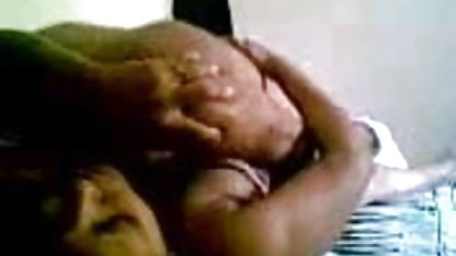 ஆசனவாயில் படுக்கை நேர கம்ஷாட் முன் ஒரு செக்ஸ் ஜப்பனீஸ் மனைவி இனிமையான செல்வத்துடன் ஒரு பிச்