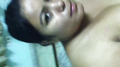 ஷவரில் ஒரு நிர்வாண சகோதரி மீது உளவு காட்டில் செக்ஸ் படம்