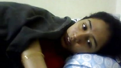 குடிகாரன் தனது புண்டையை இந்திய முழு கவர்ச்சி படம் ஒரு பீர் பாட்டிலுக்கு அறிமுகப்படுத்தினாள்