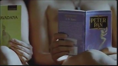 மாமா மிகவும் கவர்ச்சியாக படம் என் யோனியை நாக்கால் மூடிக்கொள்கிறார்