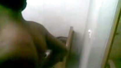 பெர்லினில் கவர்ச்சி படம் இந்தி மாமியின் இருந்து வந்த டீன் ஏஜ்