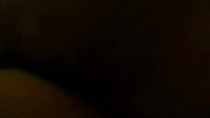 காதலி தனது காதலனின் பலவீனமான கவர்ச்சி பெரிய புண்டை ஒரு உறுப்பினரை ஒரு சிறப்பு சாதனத்துடன் வளர்க்கிறார்