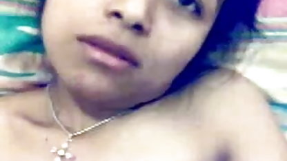 மில்ஃப் விண்டேஜ் பிரஞ்சு ஆபாச உடலுறவின் போது வழிப்போக்கர்களை ஜன்னலுக்கு வெளியே பார்க்கிறார்