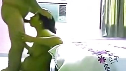 பையன் அவளை உள்ளாடைகளில் முடிப்பதற்காக பங்களா கவர்ச்சி சிறுவன் அவள் அவளை ஒரு அடர்ந்த காட்டுக்கு அழைத்துச் சென்றாள்