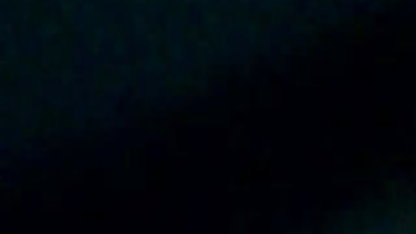 பெண் அவனைத் துன்புறுத்துகிறாள் ஆபாச பகடி திரைப்படங்கள் என்பதிலிருந்து உறுப்பினர் எழுந்திருக்கிறாள்