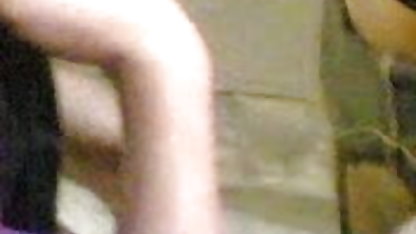 வாழ்க்கைத் துணைவர்கள் ஒன்றாகக் கழுவுகிறார்கள் சன்னி லியோன் கி செக்ஸ் படம்