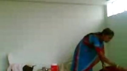 ஒரு குஞ்சு நெடுஞ்சாலையில் ஒரு காரை உடைத்தது கிளாசிக் ஆபாச