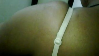 காலுறைகளை கிழித்தெறிந்து அவளைப் பயன்படுத்திக் வீடியோ மெயின் நீல படம் கொண்டாள்