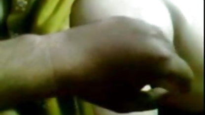 ஒரு நண்பர் ஆடுவது திறந்த யோனி பிறந்தநாள் பரிசை இரண்டு உயரடுக்கு வேசிகளை அழைத்தார்