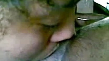 என் காதலி தனது வெறும் நீல படங்களில் வீடியோ கழுதையுடன் உடலுறவு கொண்டார்