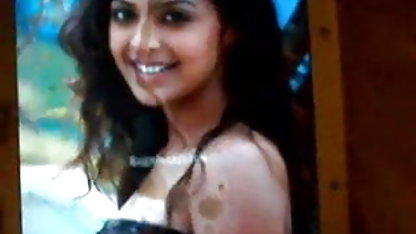 யோகா மூன்று பேருக்கு இந்தி கவர்ச்சி படம் இந்தி கவர்ச்சி படம் இளைஞர்களை விடுவித்தது