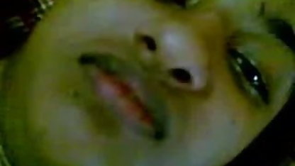 பொன்னிற டீன் குழந்தை பிரிட்டிஷ் ஏவுகிறீர்கள் முகத்தை விரும்புகிறது