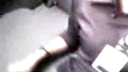 தனது புதிய பொறுப்புகளைக் கண்டுபிடிக்கும் பணிப்பெண்ணின் மாமியின் சூடான திரைப்படம் சம்பளத்தை அதிகரித்தது