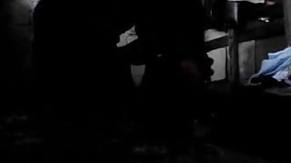 ஒரு டாக்ஸியின் பின் இருக்கையில் ஒரு மாமியின் இந்தி கவர்ச்சி படம் காரில் புண்டையிலிருந்து கழுதை விரல்