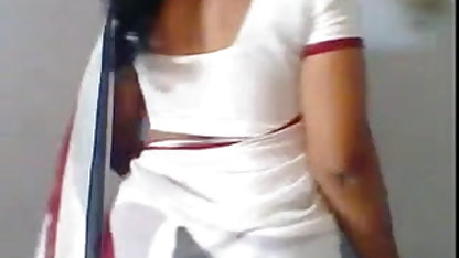 அவரது சேவல் தொண்டையில் ஆழமாகத் தாக்கியபோது பிரபல செக்ஸ் ஆபாச நாடாக்கள் கண்கள் சுற்றுப்பாதையில் ஊர்ந்து சென்றன