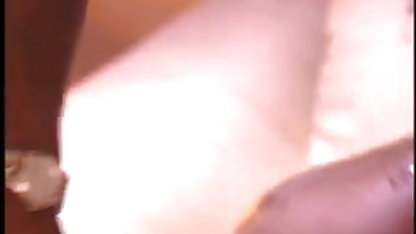 தொகையை பெங்காலி ஆபாச படம் ஒப்புக் கொண்டு, கேரேஜ்களுக்குப் பின்னால் இருந்த பெண்ணைப் பிடித்தாள்