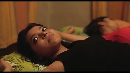 ரிசார்ட்டில் இறுக்கமான ஆசிய புண்டை திரைப்பட கவர்ச்சி படம் வடிவத்தில் கொள்ளை