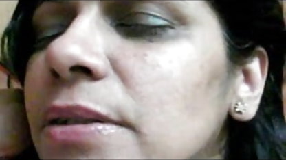 ரயிலில் ஒரு பெண் மீது திரைப்பட செக்ஸ் ஆபாச காட்சிகளை தெரியாத விரல்