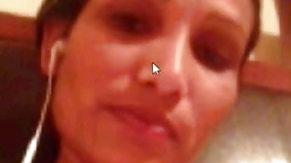 குளியலறையில் பாட்டி ஏவுகிறீர்கள் பாலியல் செக்ஸ் ஒரு அமெச்சூர் தம்பதியினரின் புணர்ச்சி மற்றும் படகோட்டியுடன் முடிவடைகிறது