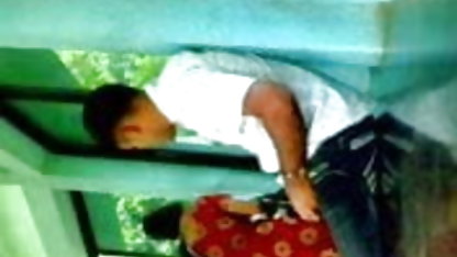 வளைந்த இளம் பெண்ணுக்கு இறுக்கமான ஈரமான புண்டையில் ஒரு பாகிஸ்தான் கவர்ச்சியாக திரைப்படங்கள் டிக் கிடைத்தது