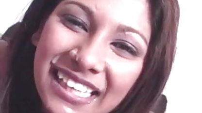 நைலானில் 18 வயது நிரம்பியவர் குளியலறையில் ஒரு மகிழ்ச்சியான முடிவோடு சுயஇன்பம் செய்கிறார் போஜ்புரி செக்ஸ் படம்