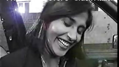 இலவச வாகன நிறுத்தத்தில் தமிழ் ஆபாச திரைப்படங்கள் ஜூலியா தனது காரில் விரல் விட்டு