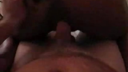 குடிபோதையில் அலினா ஒரு தூங்கி ஆபாச திரைப்படங்கள் விமானத்தில் சுயஇன்பம் செய்கிறார்