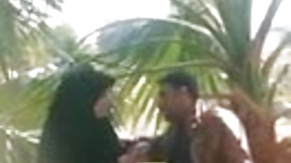 கணவர் குடித்துவிட்டு தூங்கும் மனைவி ஆண்ட்டி கவர்ச்சி படம் வெப்கேமில் தனது புண்டை மற்றும் புண்டையை காட்டுகிறார்