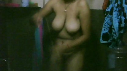 நீலக் மிகவும் கவர்ச்சியாக படம் கண்கள் கொண்ட காதலி உறிஞ்சினாள்